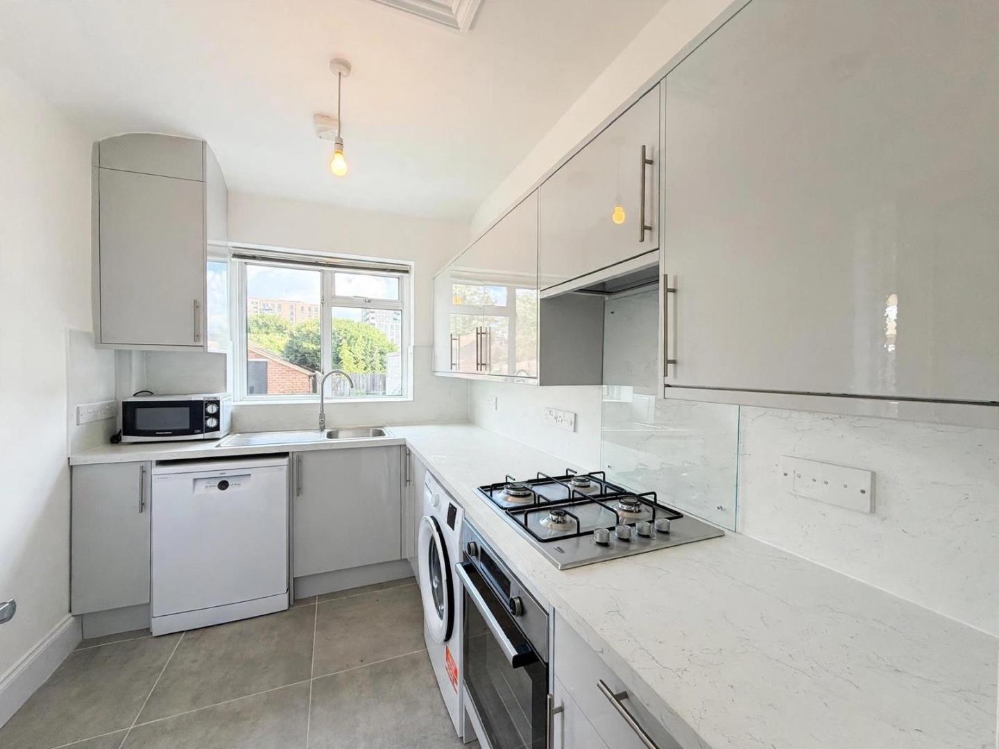 House Princes Avenue in Greater London