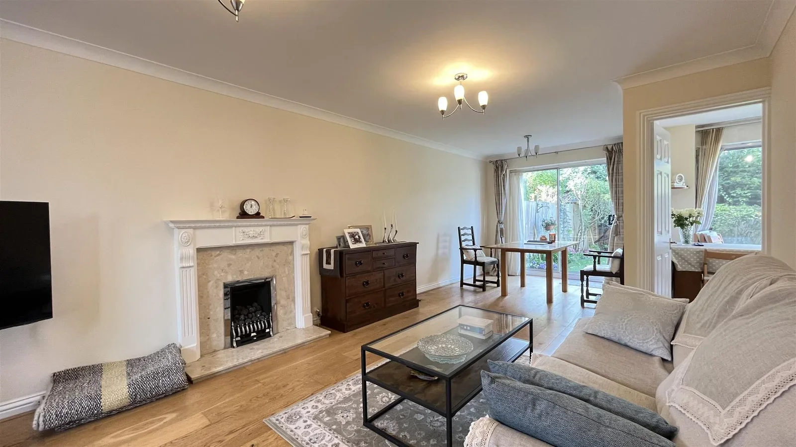 House Hadley Close in Greater London
