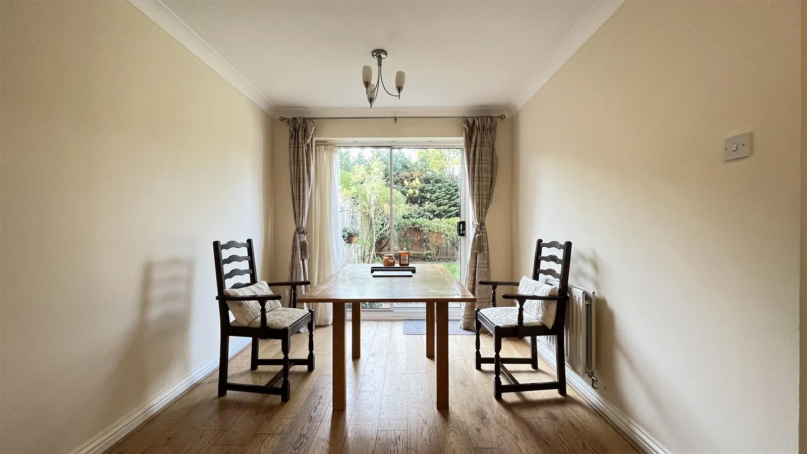 House Hadley Close in Greater London