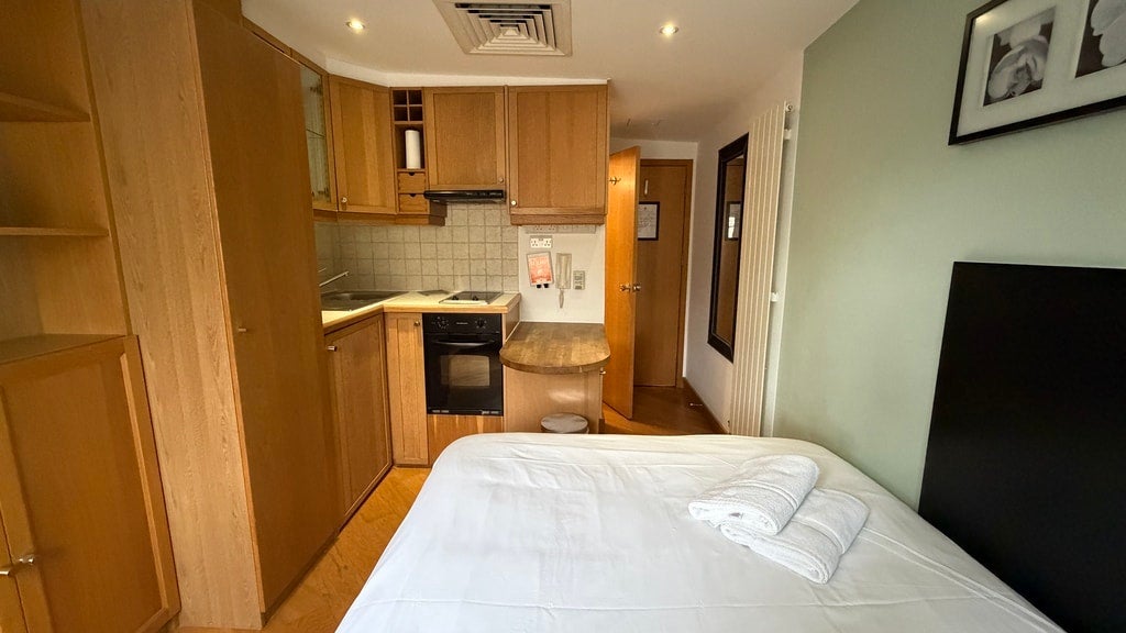 Room Cartwright Gardens in Greater London
