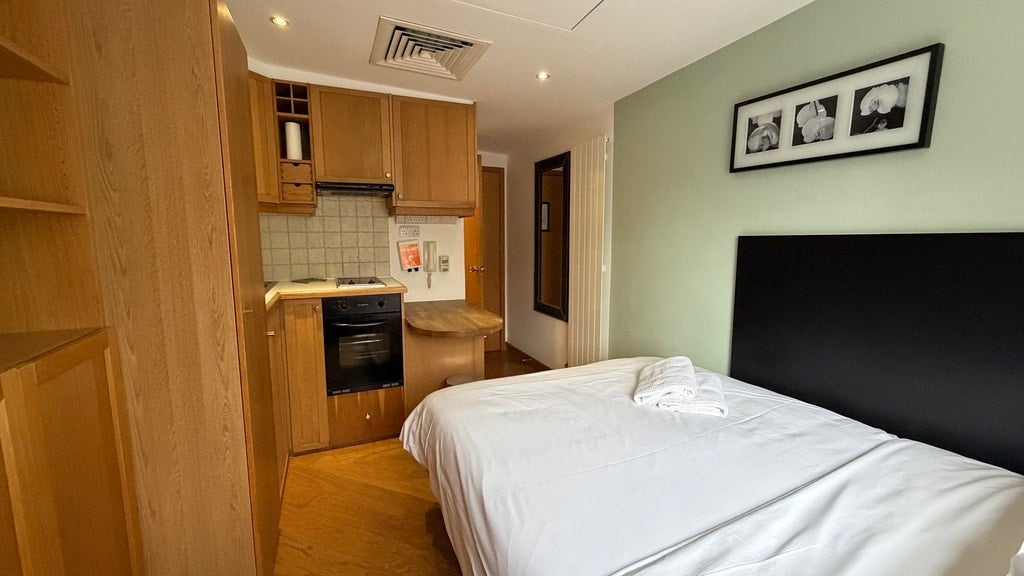 Room Cartwright Gardens in Greater London