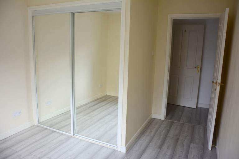 Flat Queens Crescent in Livingston