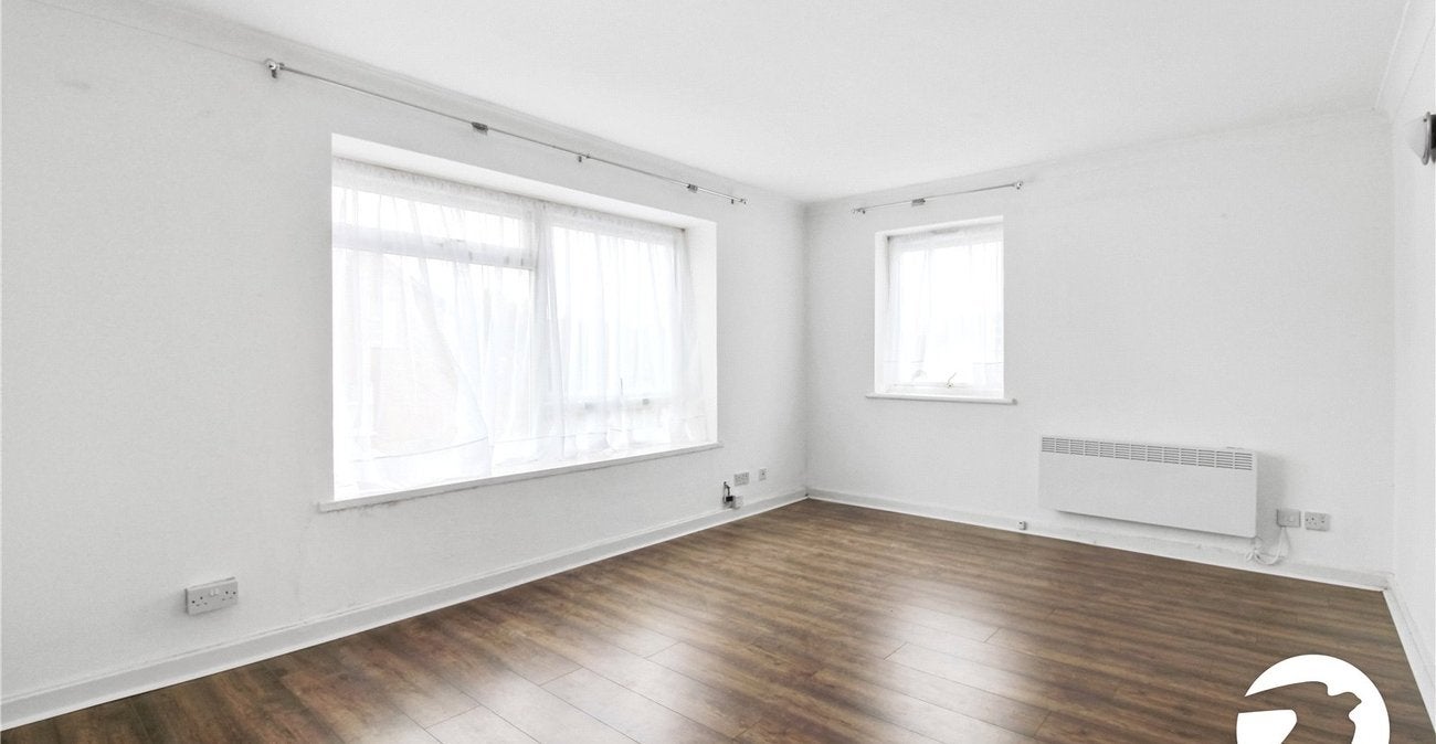 Flat Melvin Road in Greater London