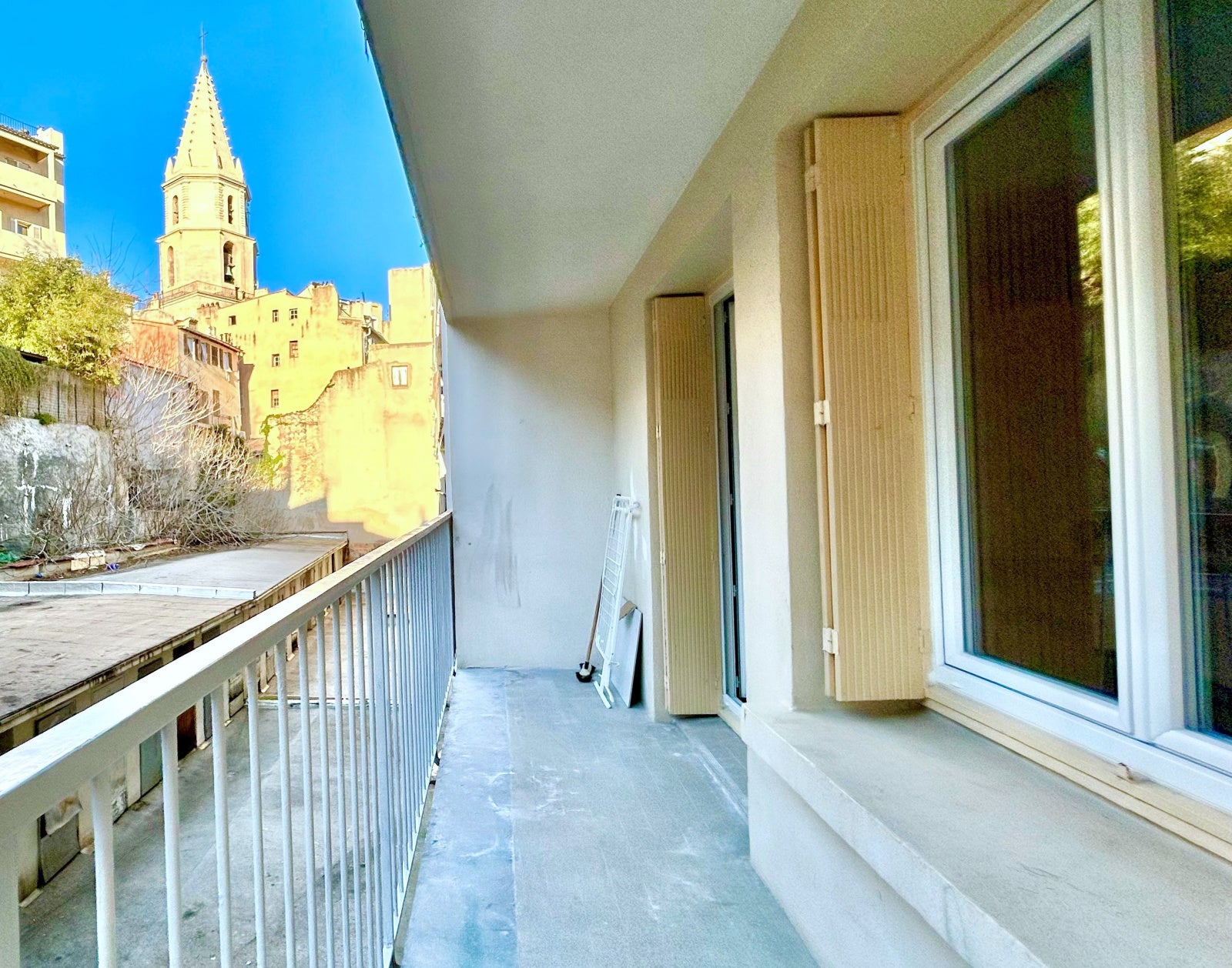 Flat Place Jules Guesde in Marseille