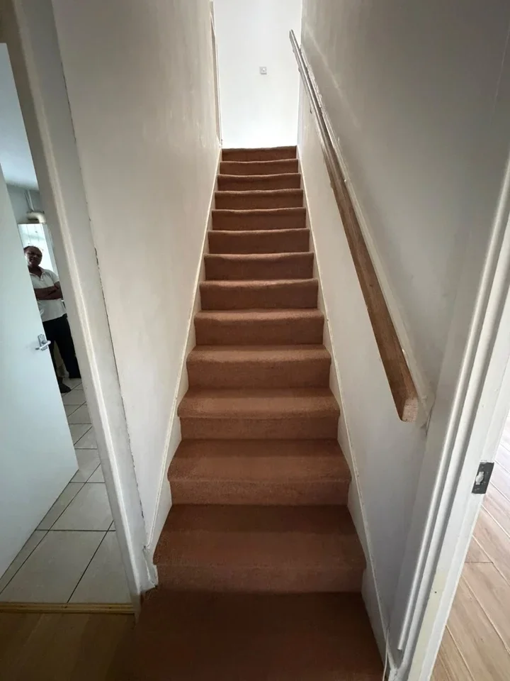 Flat Broom Road in Greater London