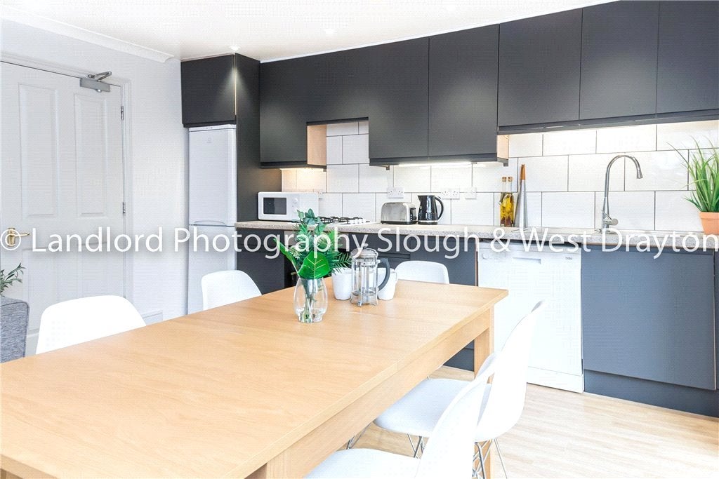 Room Broomfield in Guildford