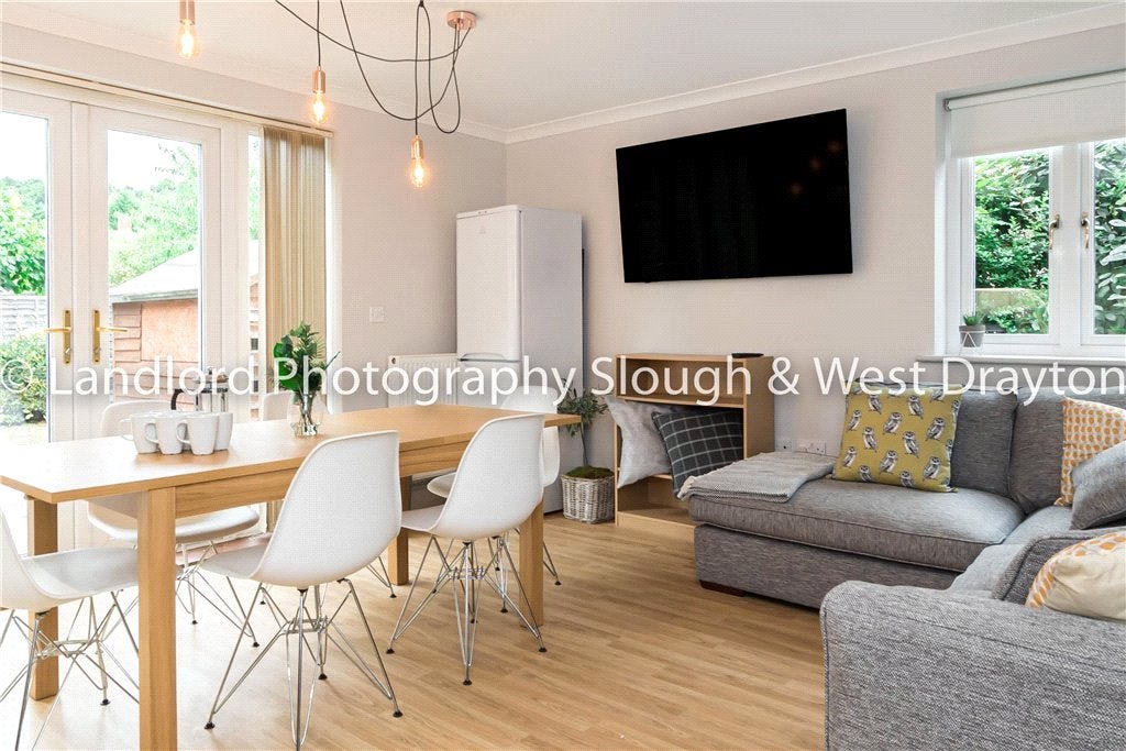 Room Broomfield in Guildford