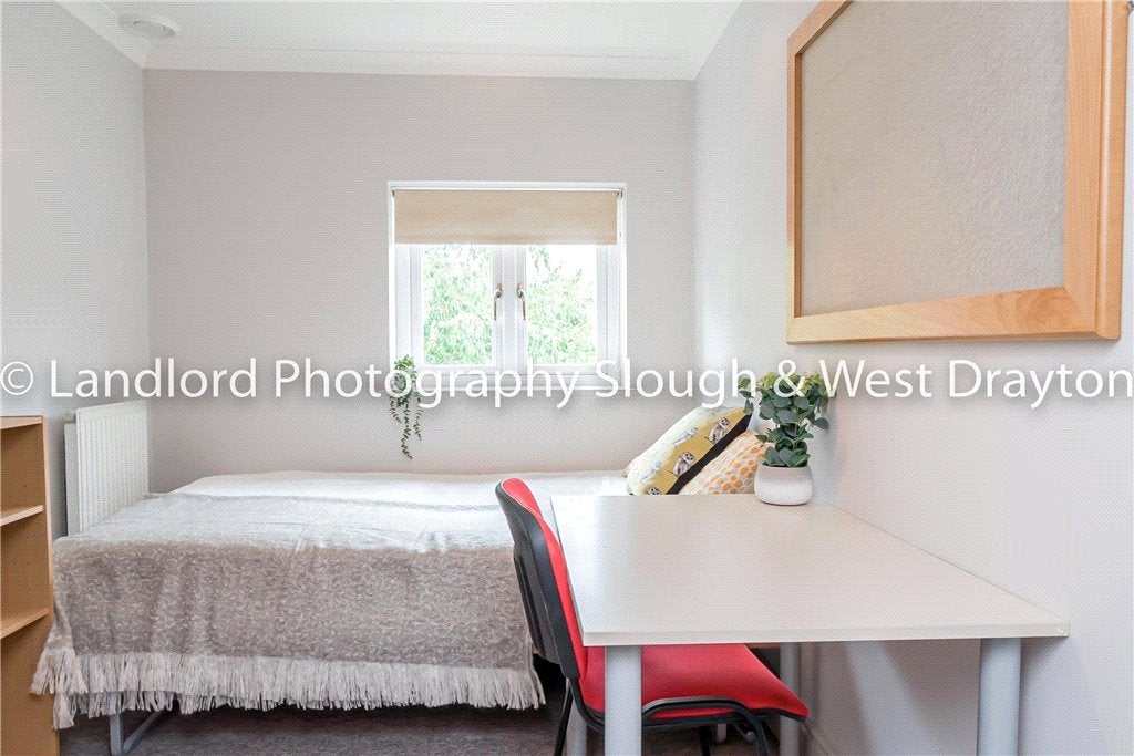 Room Broomfield in Guildford