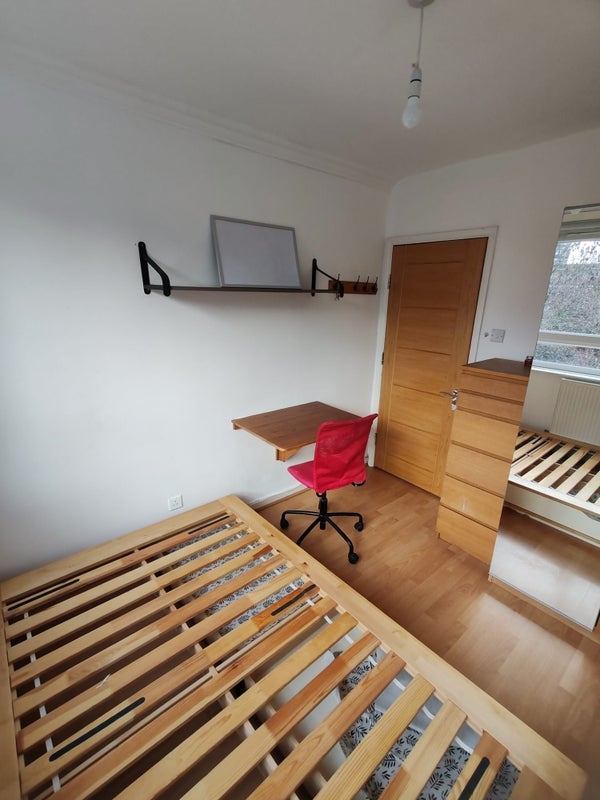 Room Cropley Street in Greater London