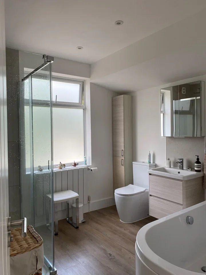 Room Thorndon Gardens in Epsom and Ewell