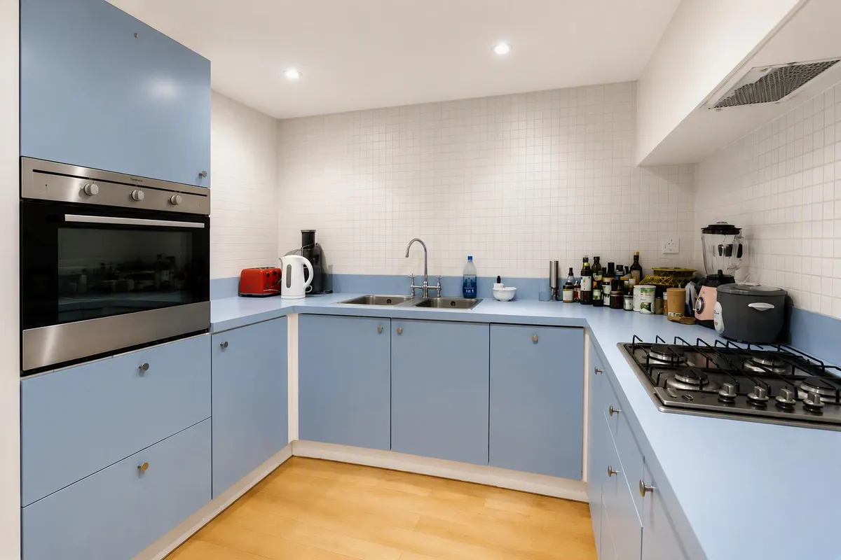 Flat Burns Road in Greater London