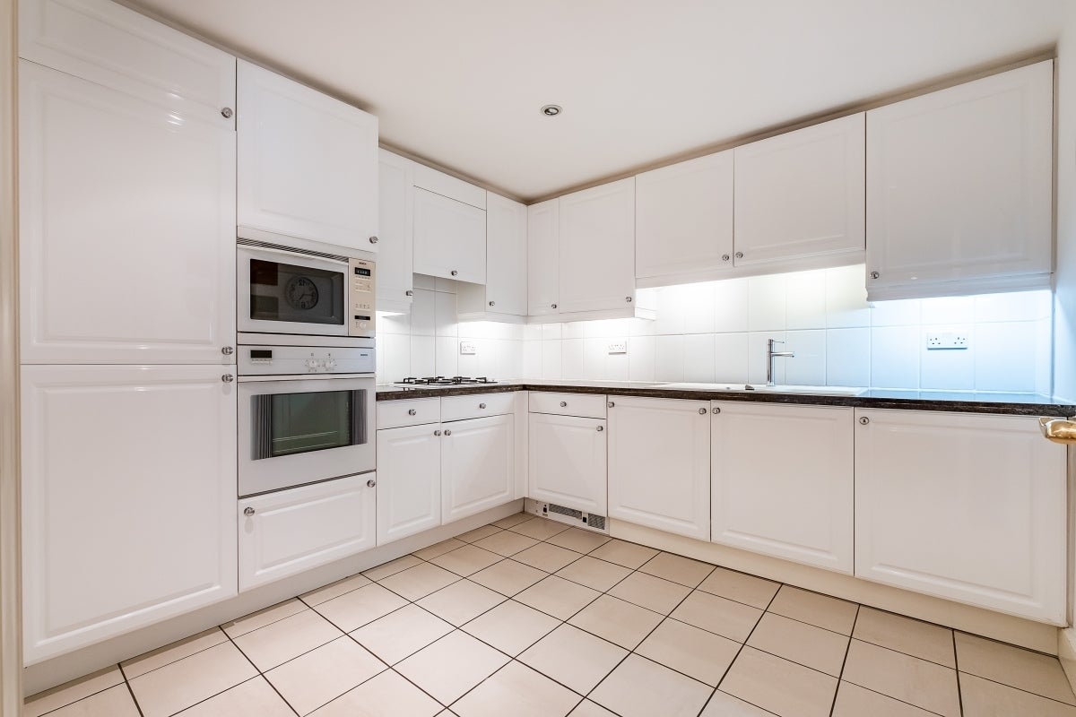 Flat Wrights Lane in Greater London