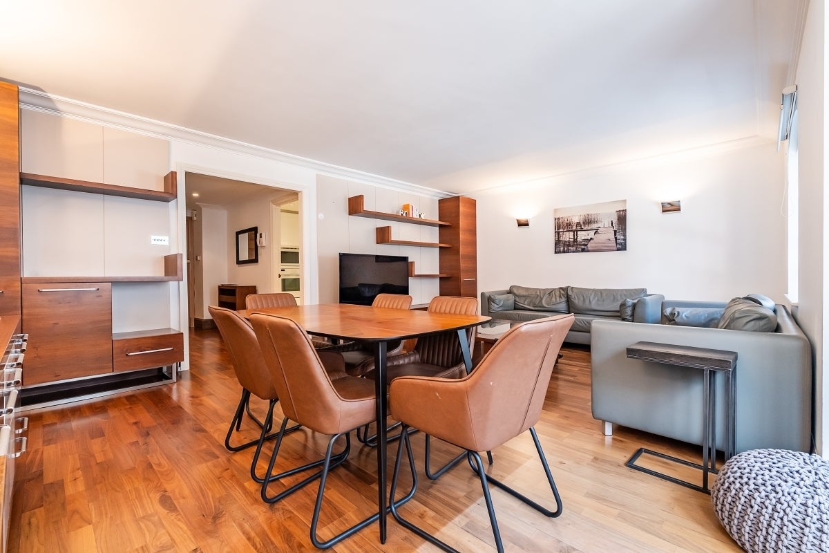 Flat Wrights Lane in Greater London