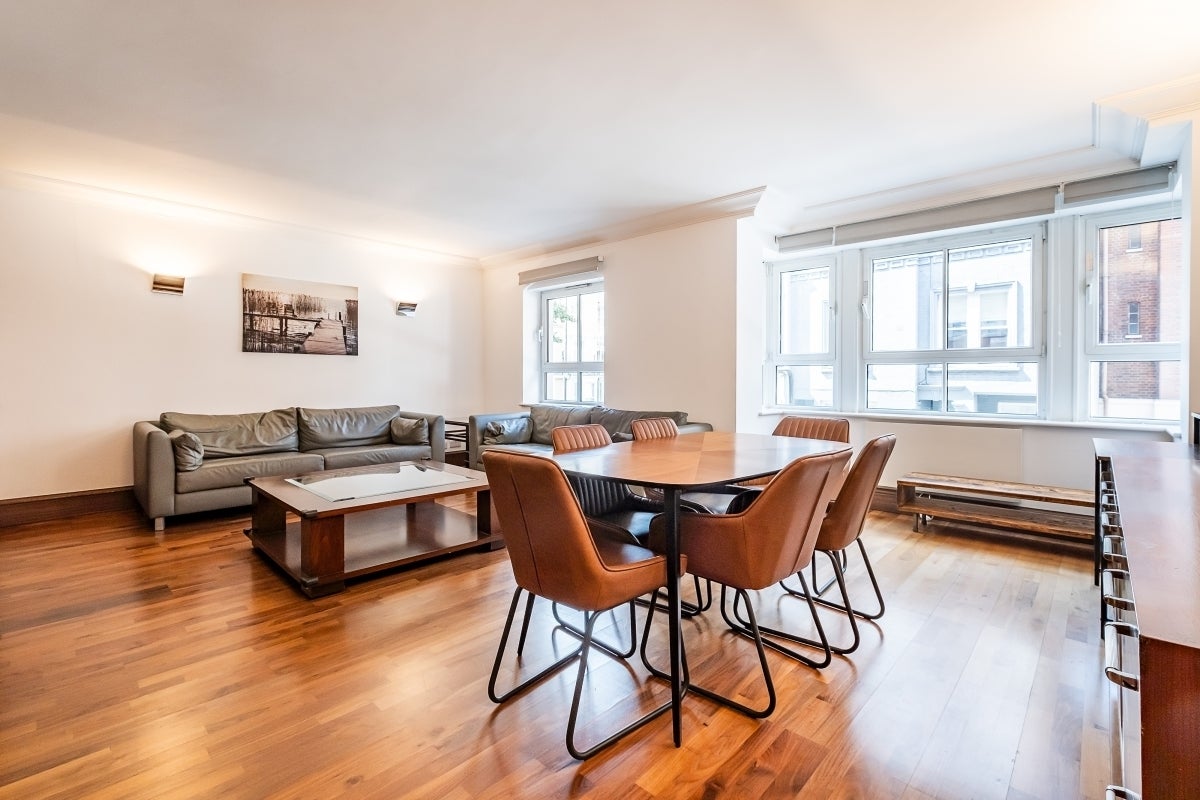 Flat Wrights Lane in Greater London