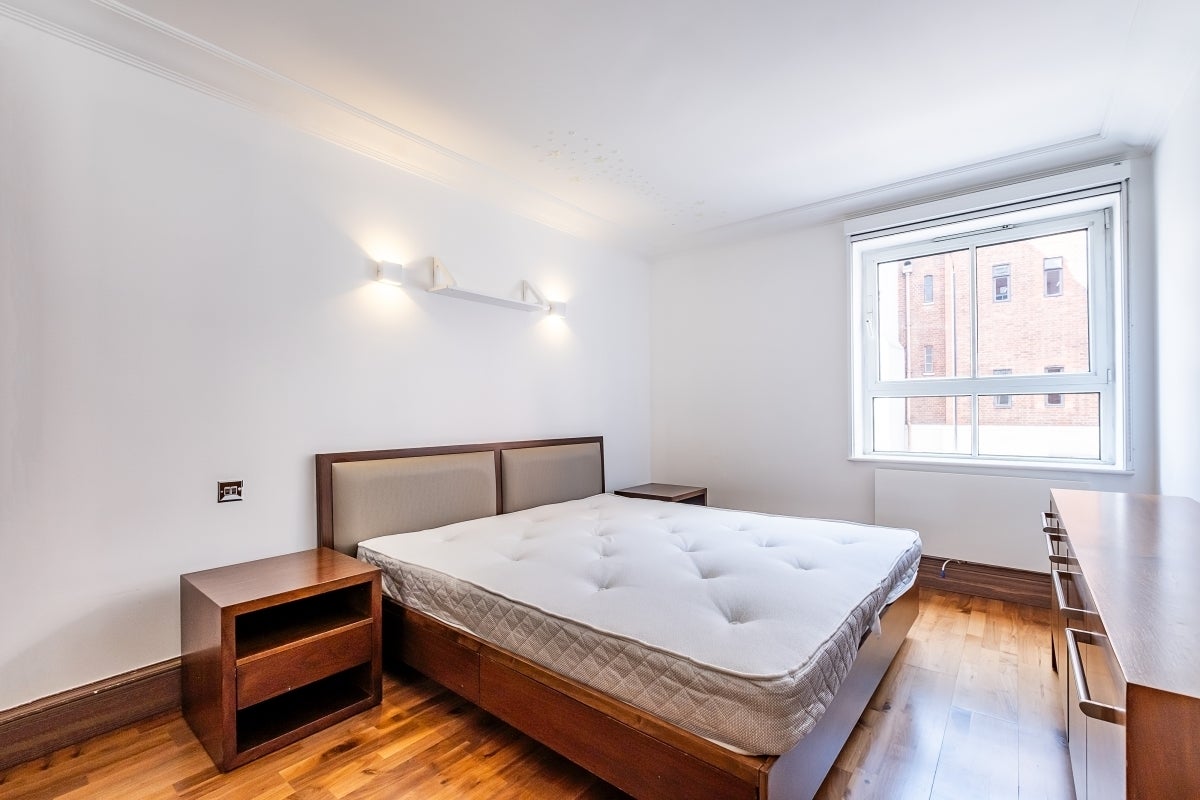 Flat Wrights Lane in Greater London