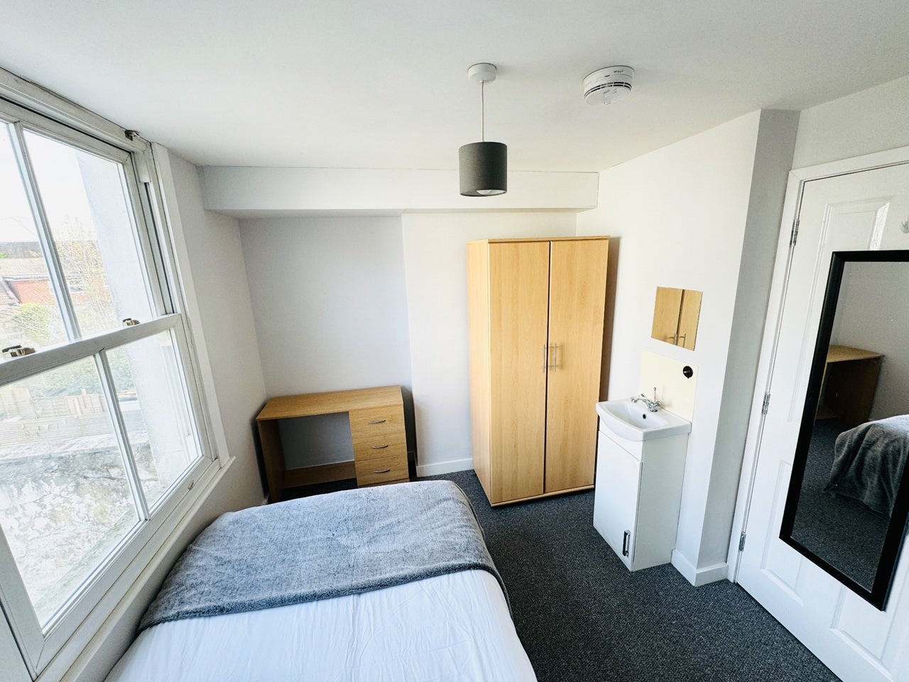 Room New England Road in Brighton