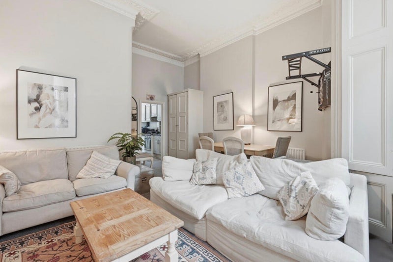 Room Emperor's Gate in Greater London