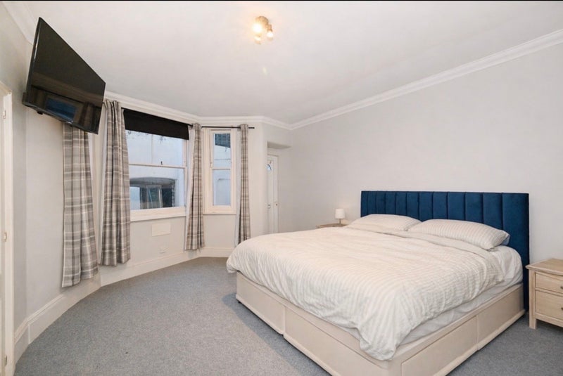 Room Emperor's Gate in Greater London