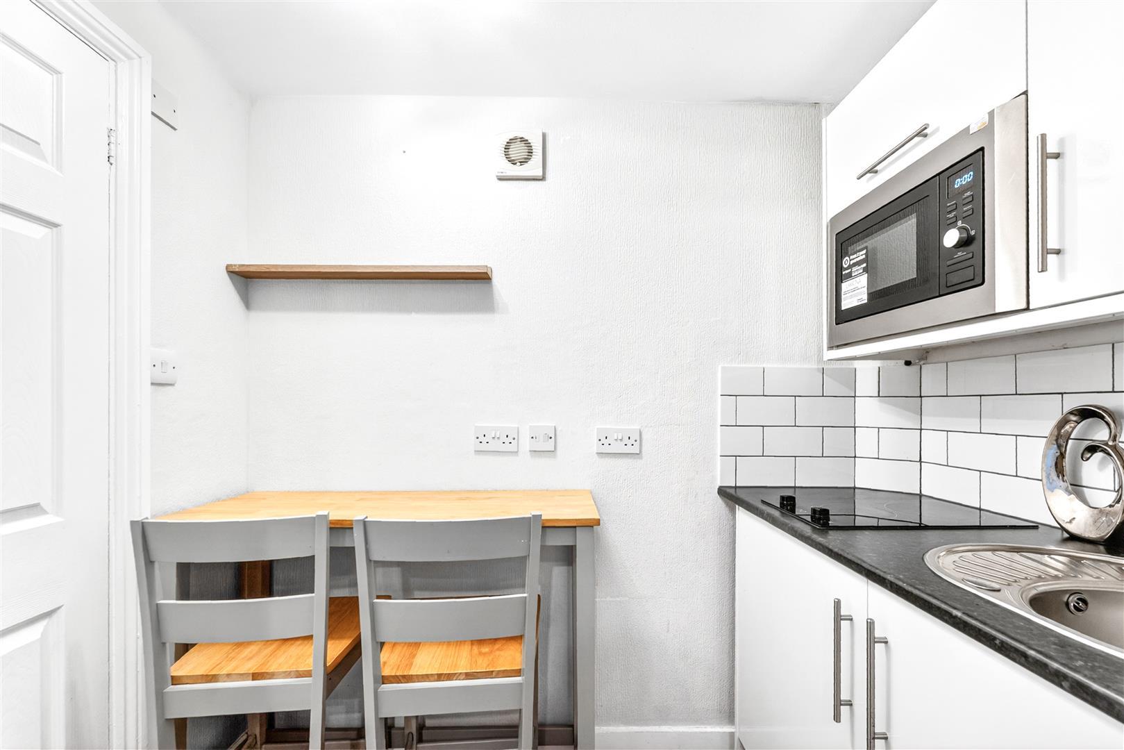 Flat Russell Road in Greater London
