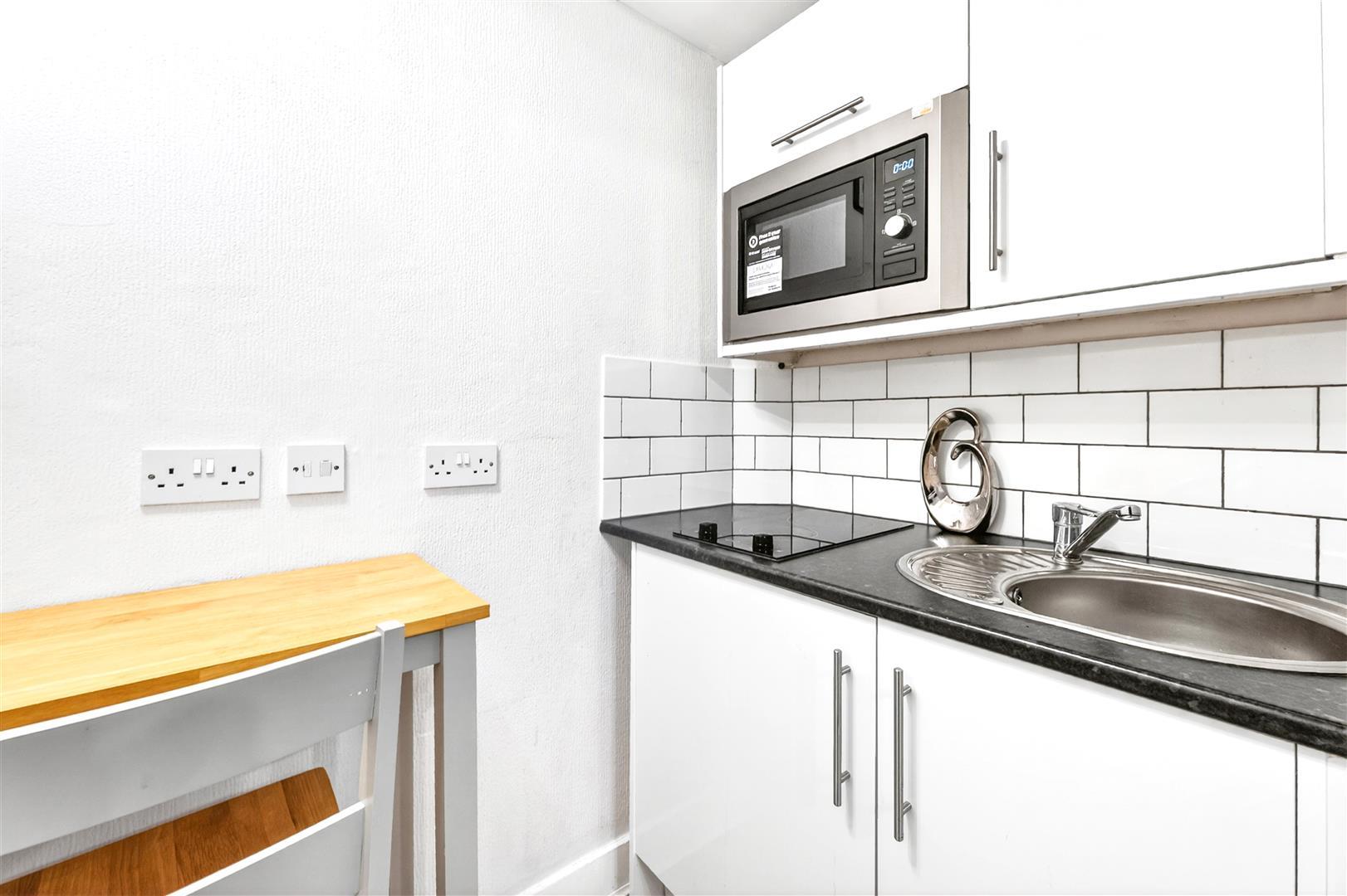 Flat Russell Road in Greater London