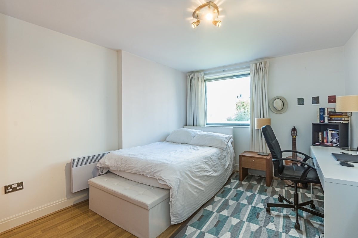 Flat Montaigne Close in City of Westminster