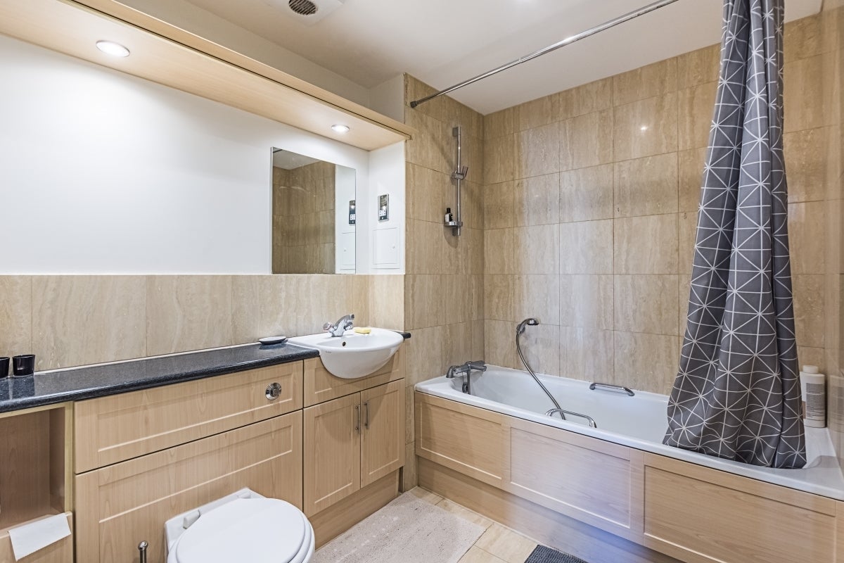 Flat Montaigne Close in City of Westminster