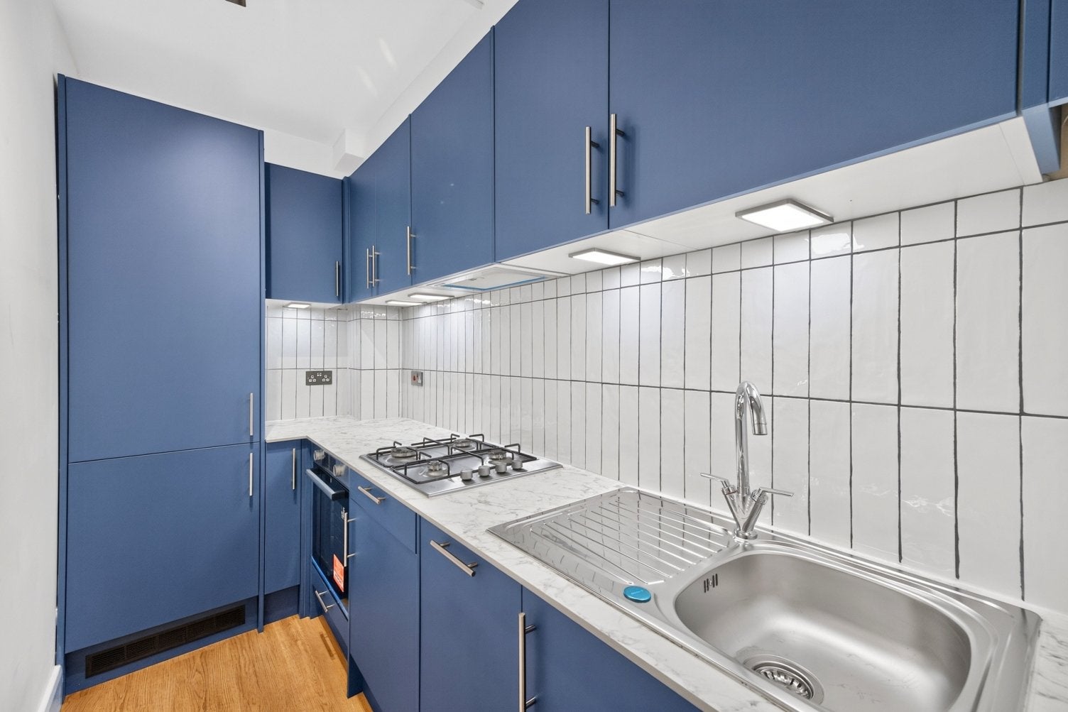 Flat Pardoner Street in Greater London