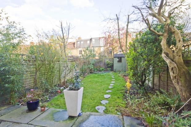 Room Leopold Road in Greater London