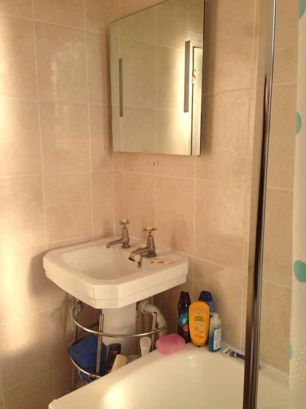 Room Leopold Road in Greater London