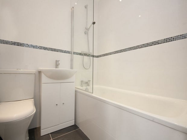 Flat Lancaster Avenue in Greater London