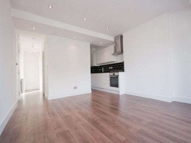 Flat Lancaster Avenue in Greater London