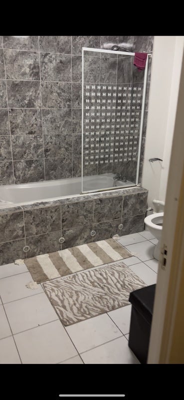 Room Longfellow Road in Greater London