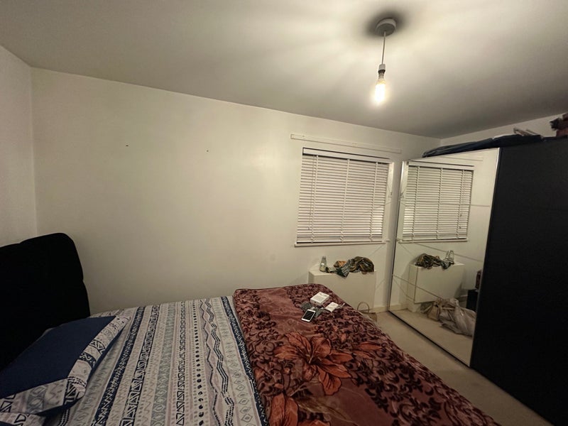 Room Longfellow Road in Greater London