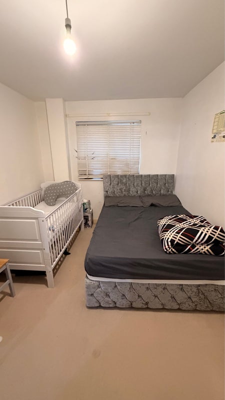 Room Longfellow Road in Greater London