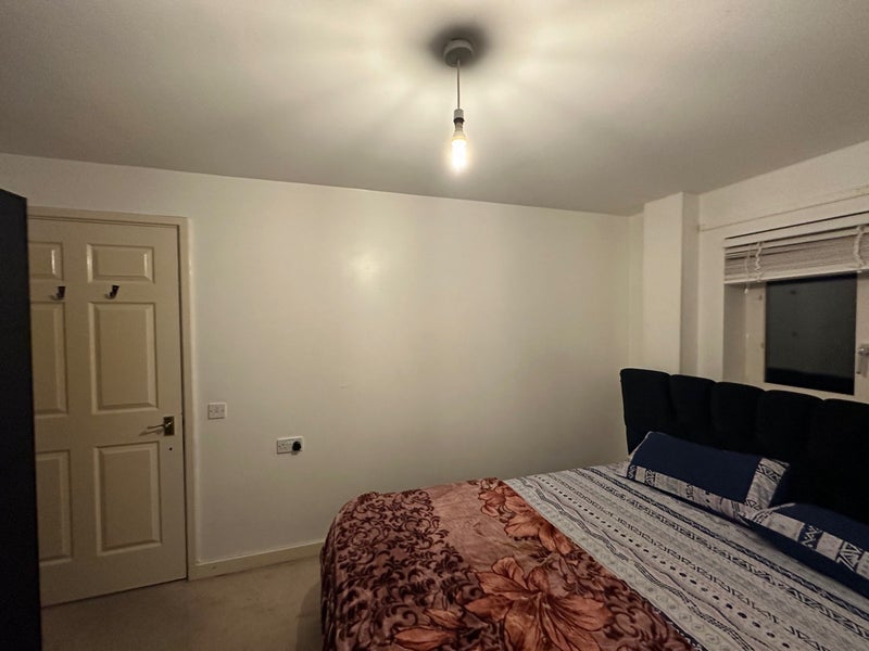 Room Longfellow Road in Greater London