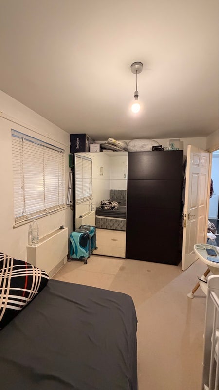 Room Longfellow Road in Greater London