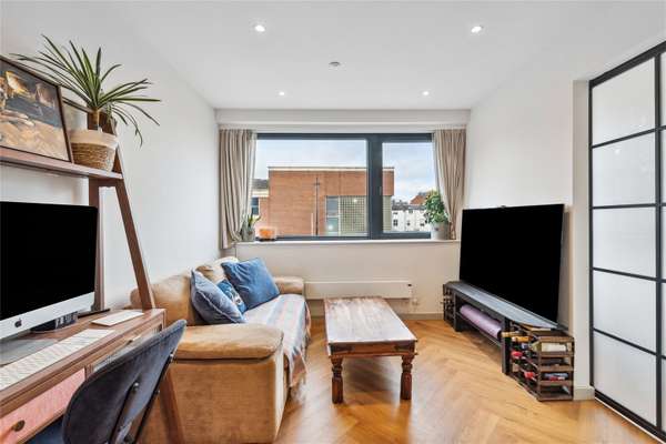 Flat Alexandra Road in Greater London