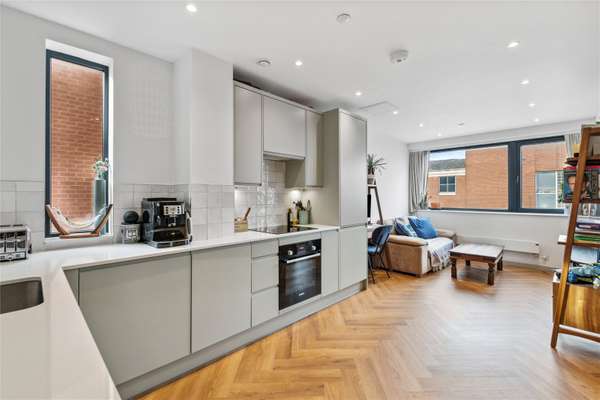 Flat Alexandra Road in Greater London