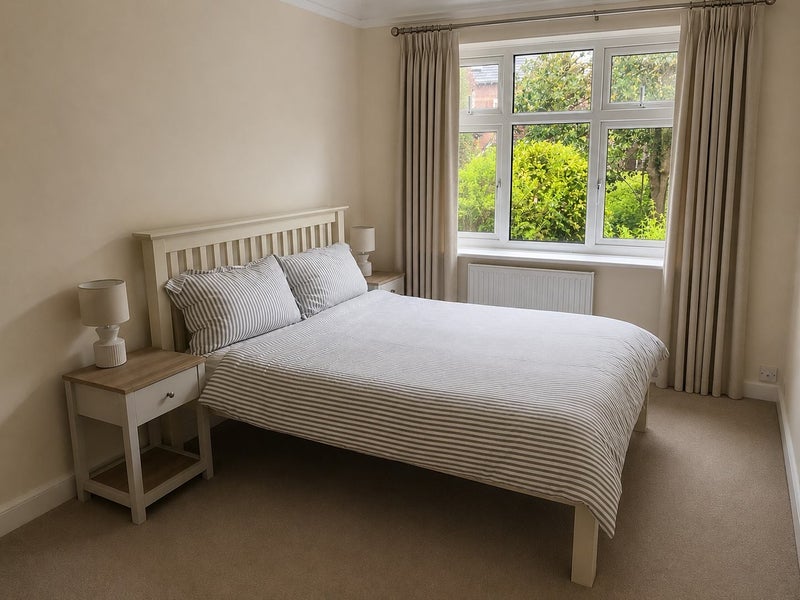 Room Commercial Road in Poole
