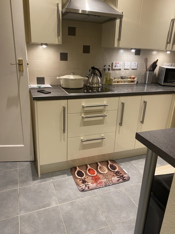 Room Kingswood Avenue in Leicester