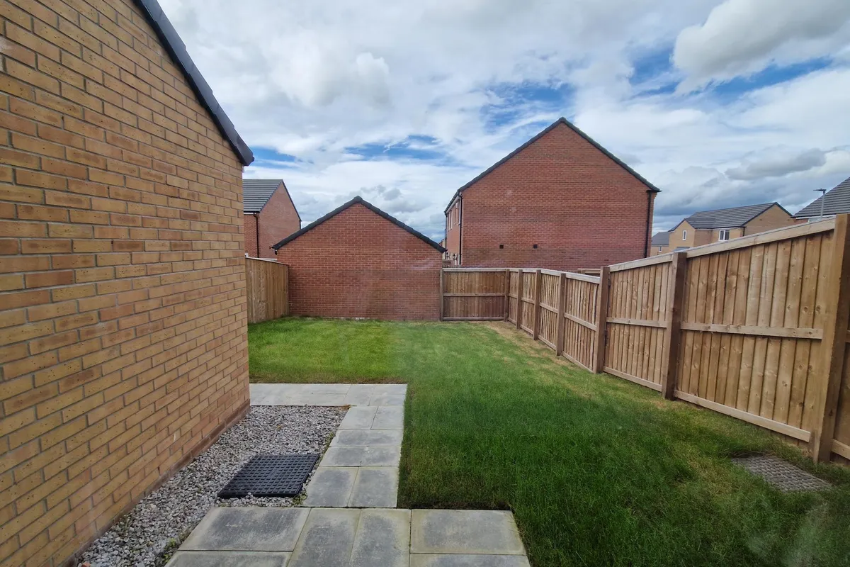 House Meadow Walk in Wakefield