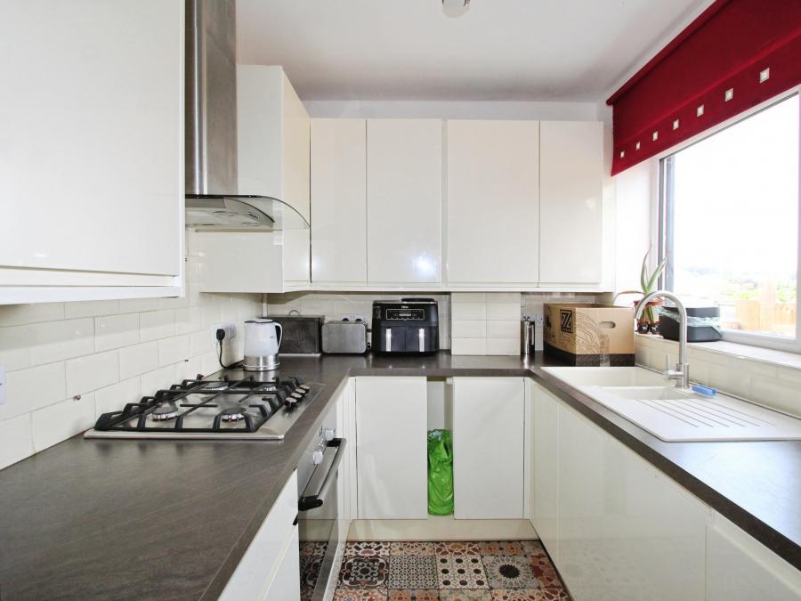 Flat Rydal Avenue in Reading