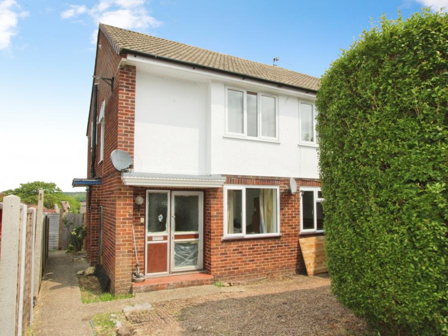 Flat Rydal Avenue in Reading
