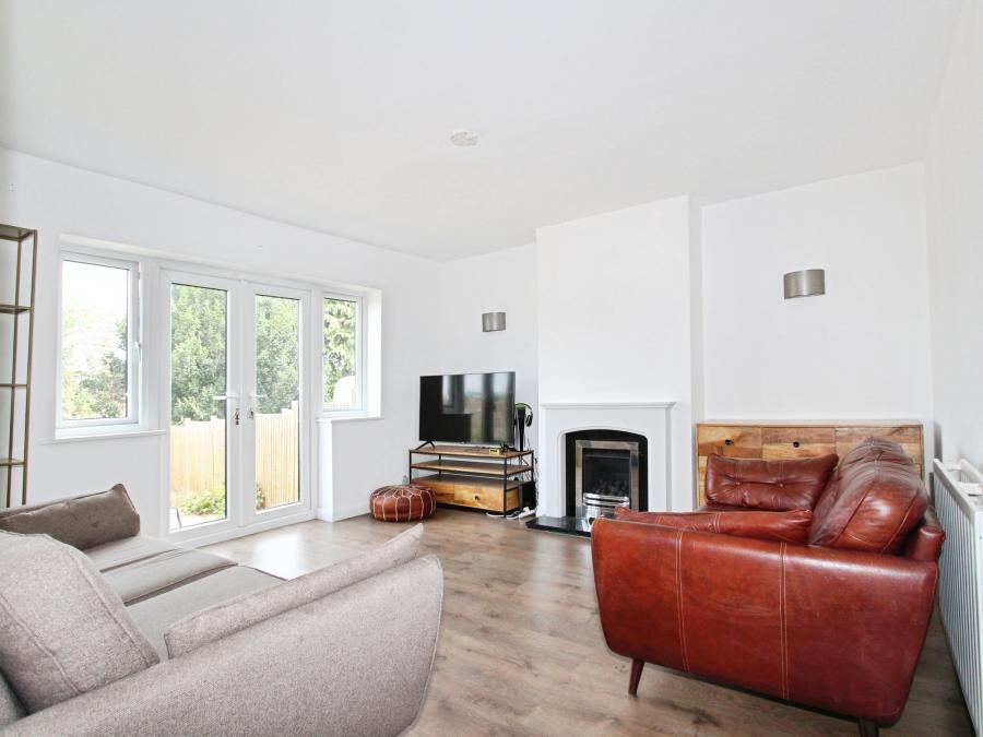 Flat Rydal Avenue in Reading