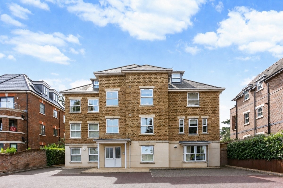Flat Evesham Court in Guildford