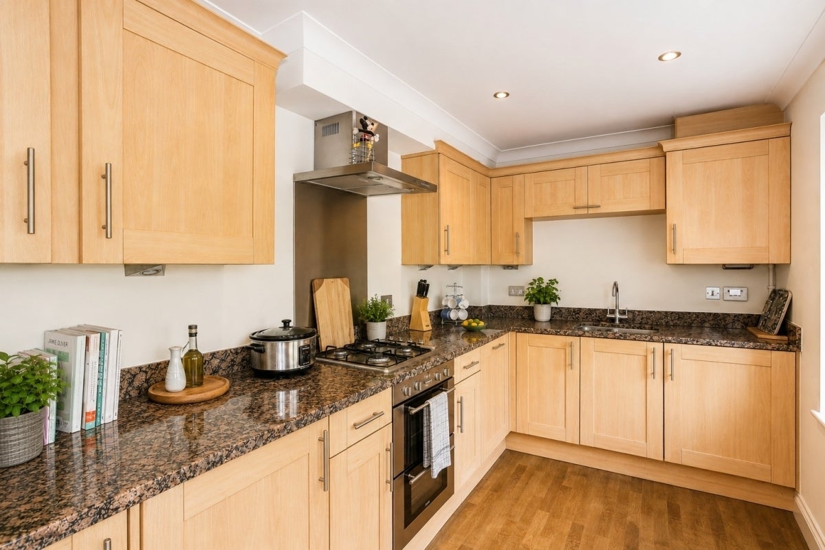 Flat Evesham Court in Guildford