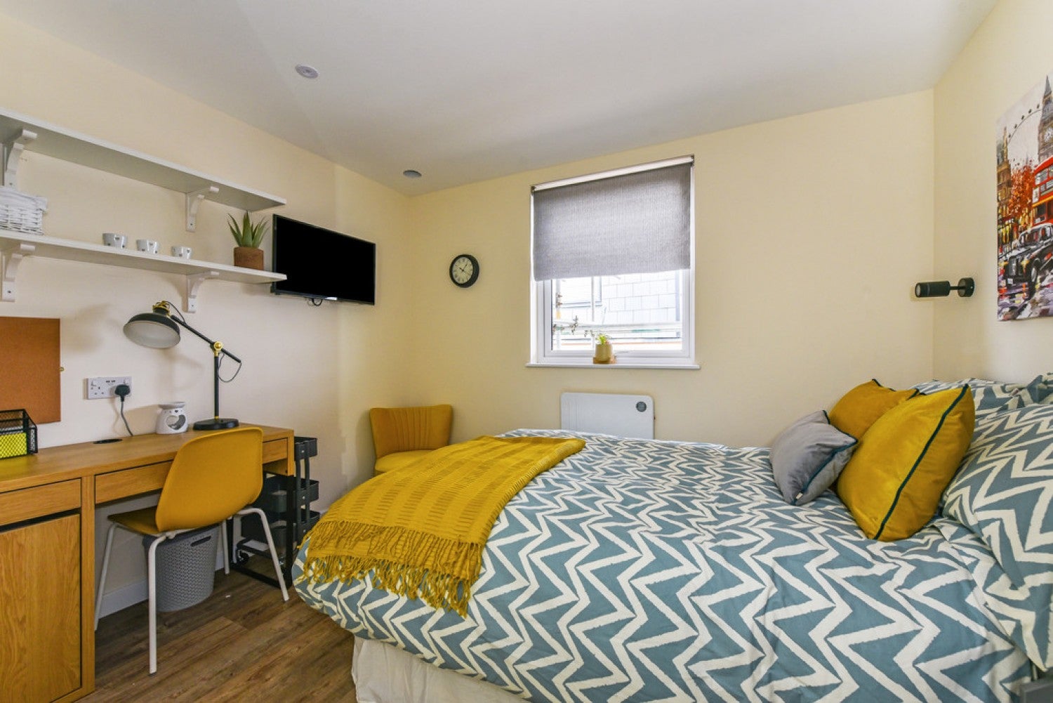 Room Winnall Manor Road in Winchester