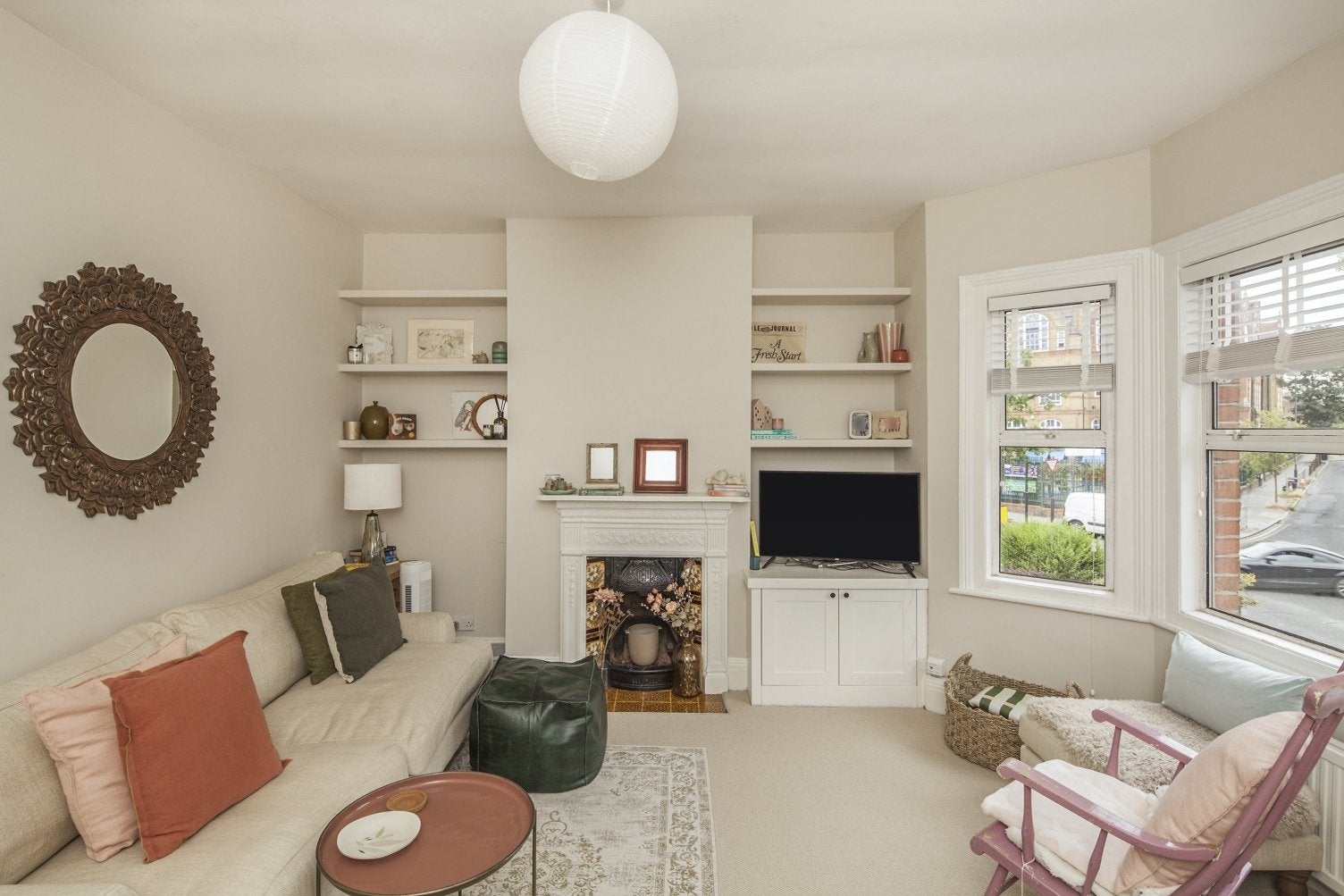 Flat Oaks Avenue in Greater London