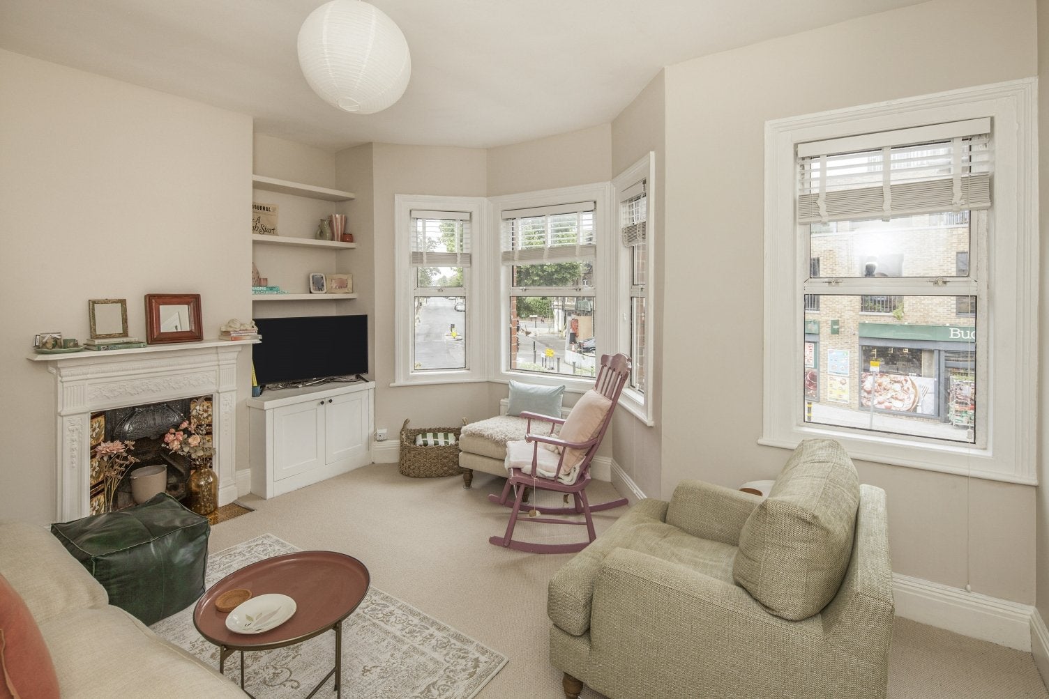 Flat Oaks Avenue in Greater London