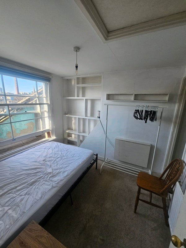 Room Cheshire Street in Greater London